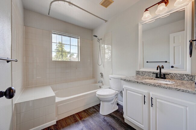 Building Photo - $2,800 - 3 Bed. 2.5 Bath Home with AC, Lof...
