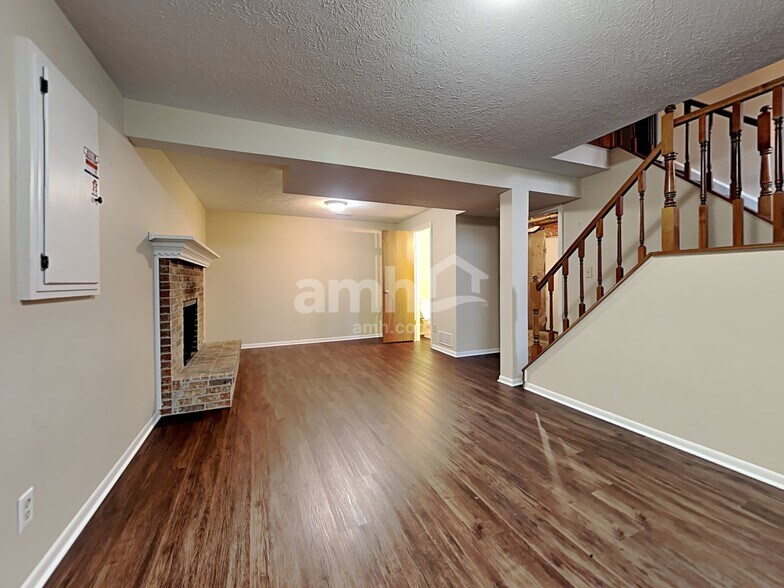 Building Photo - 6785 Upland Ct