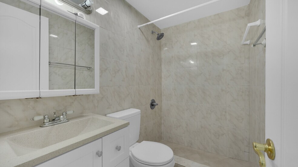 Building Photo - 1917 SW 107th Ave