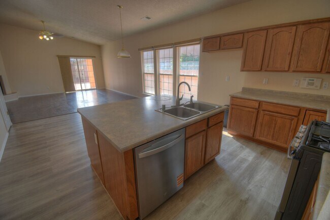 Building Photo - NW Heights --3 Bedroom 2 Bathroom 2 Car Ga...