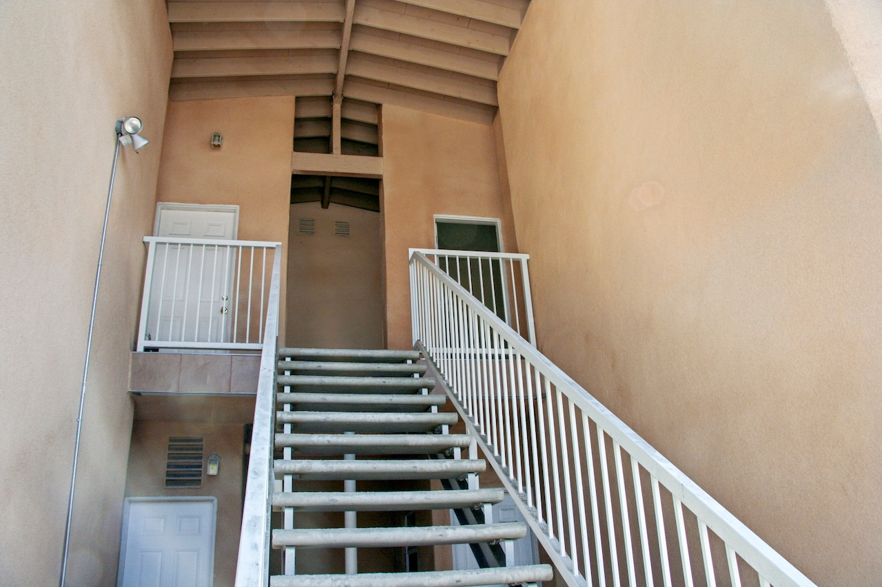 Building Photo - 6071 1/2 Pickford St