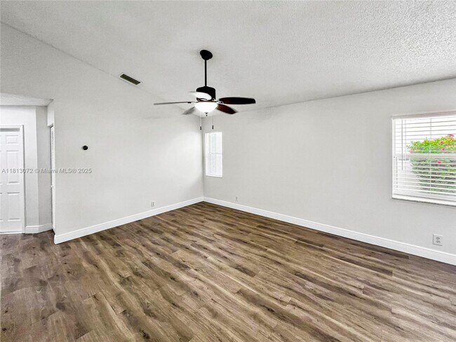 Building Photo - 841 Stanton Dr