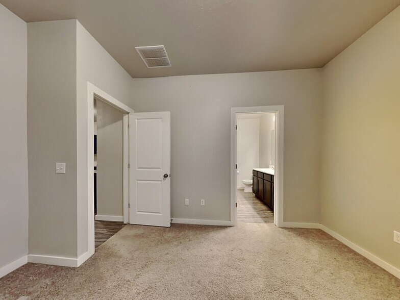 Building Photo - 14308 Peach Tree Dr