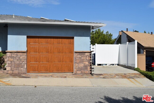 Building Photo - 11365 Chalon Rd