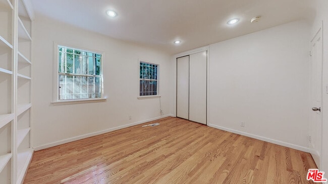 Building Photo - 1107 S Bundy Dr