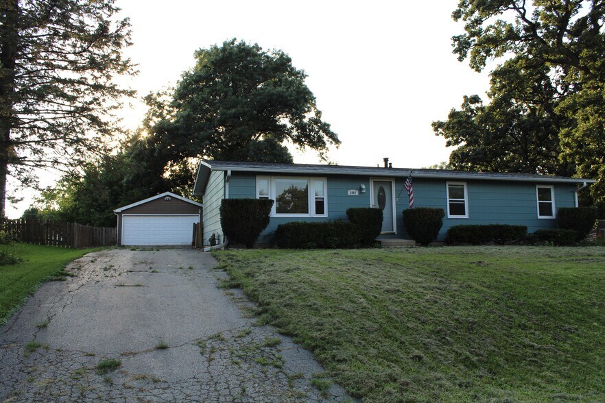 Building Photo - 2807 Benjamin Dr