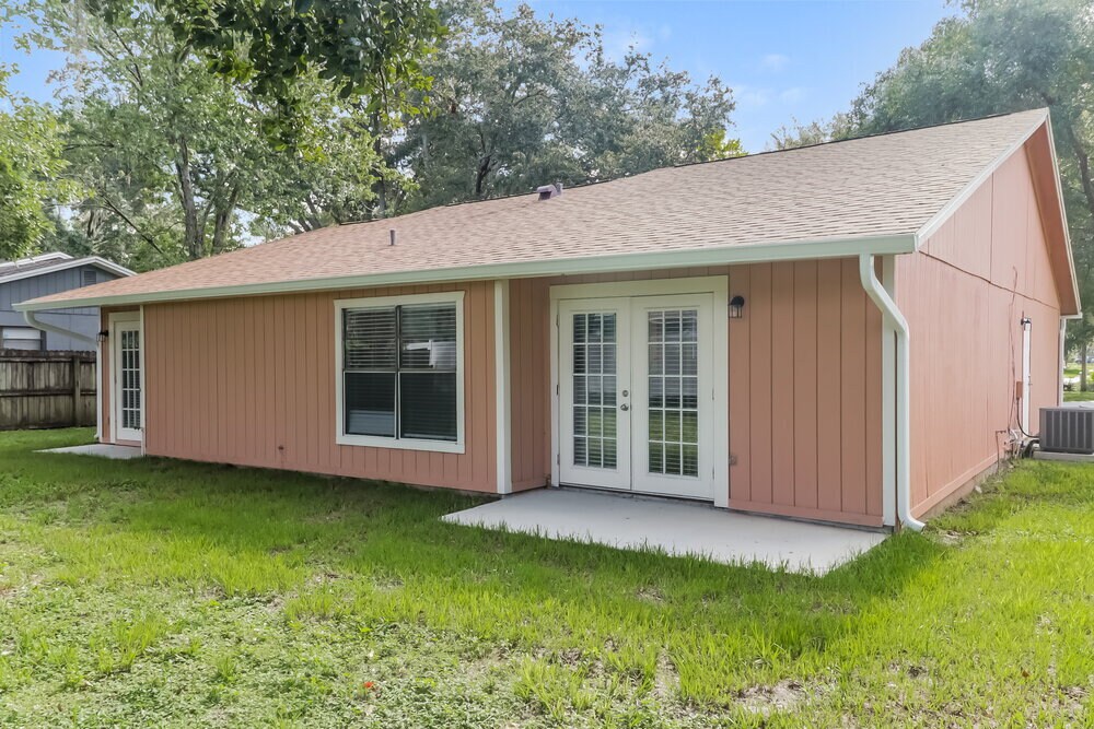 Building Photo - 18314 Swan Lake Dr