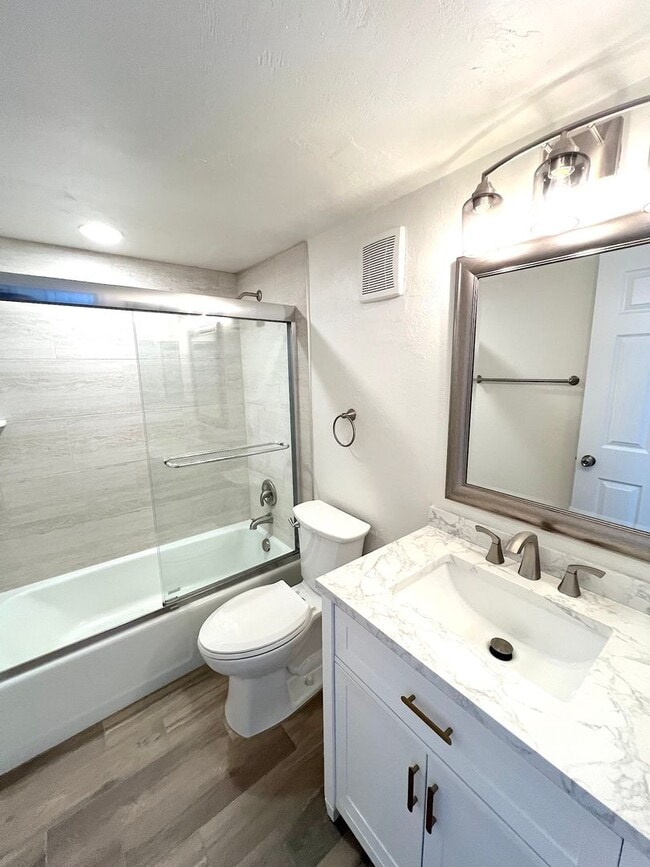Building Photo - Updated 1 Bed 1 Bath Condo Across A1A from...