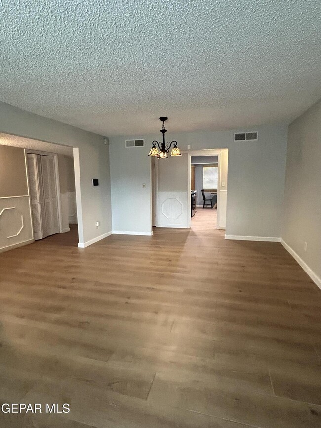 Building Photo - 3610 Buxton Dr