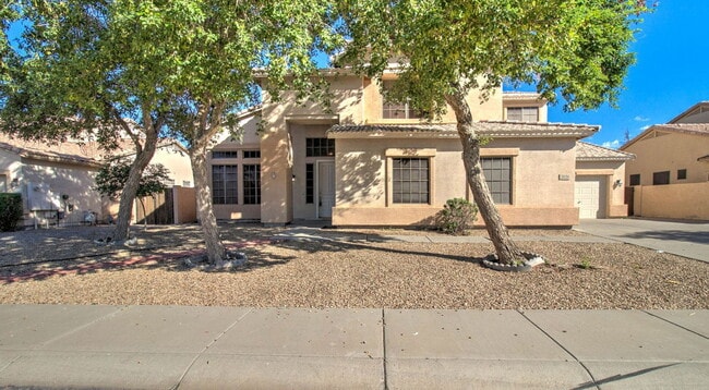 Building Photo - 2026 E County Down Dr