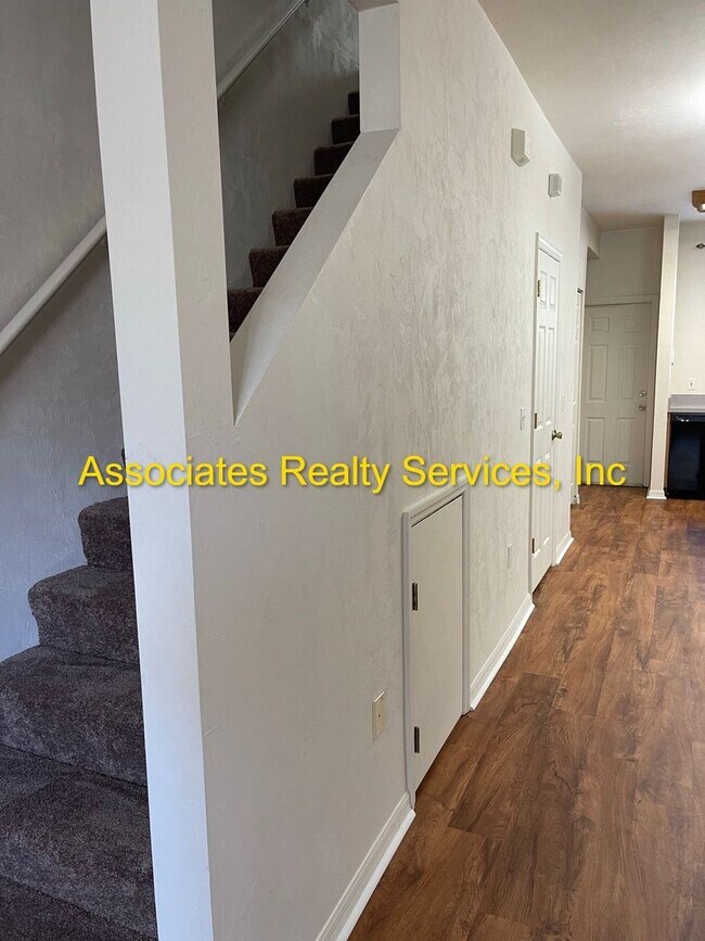 Building Photo - JUST REDUCED! Close to Campus!! 2Br/2.5Ba-...