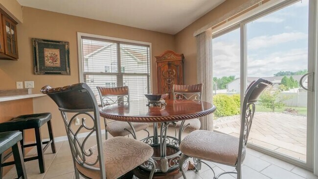 Building Photo - 2453 Blarney Stone Dr