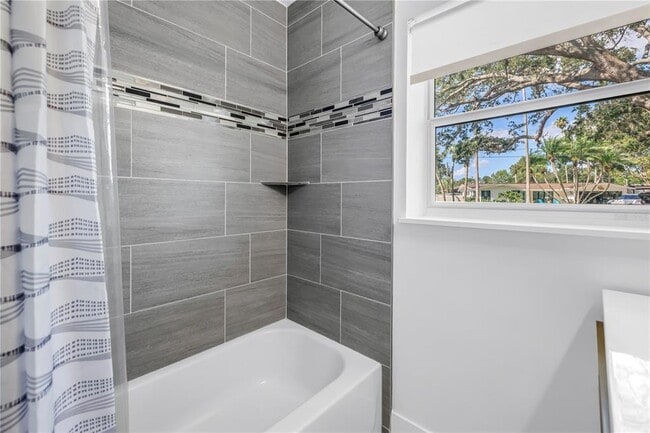 Building Photo - 412 Mira Vista Dr