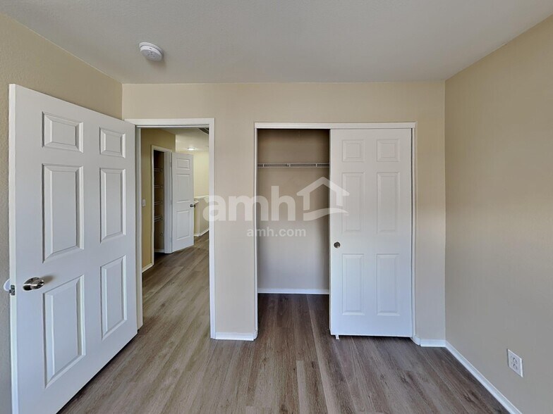 Building Photo - 986 Cantabria Heights Ave