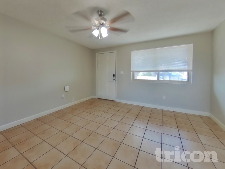 Building Photo - 2932 W Caribbean Ln