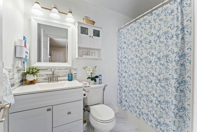 Building Photo - 3409 SW Picasso Blvd