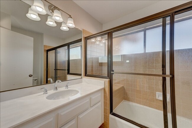 Building Photo - 407 Village Center Dr