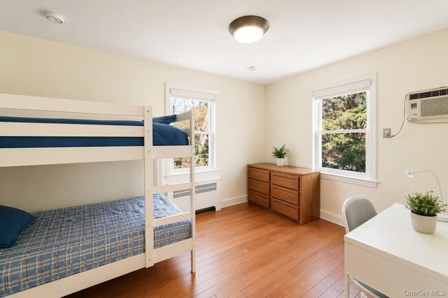 Building Photo - 10 Taft Ln