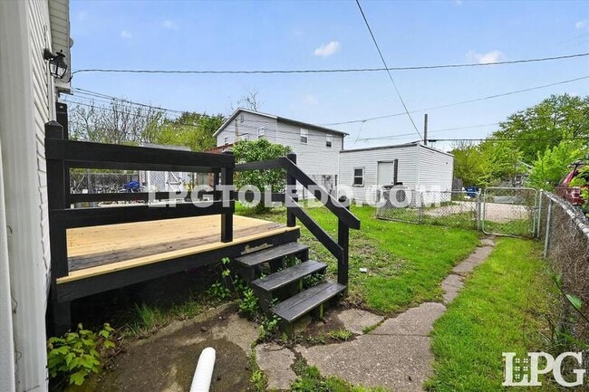 Building Photo - 921 Berry St