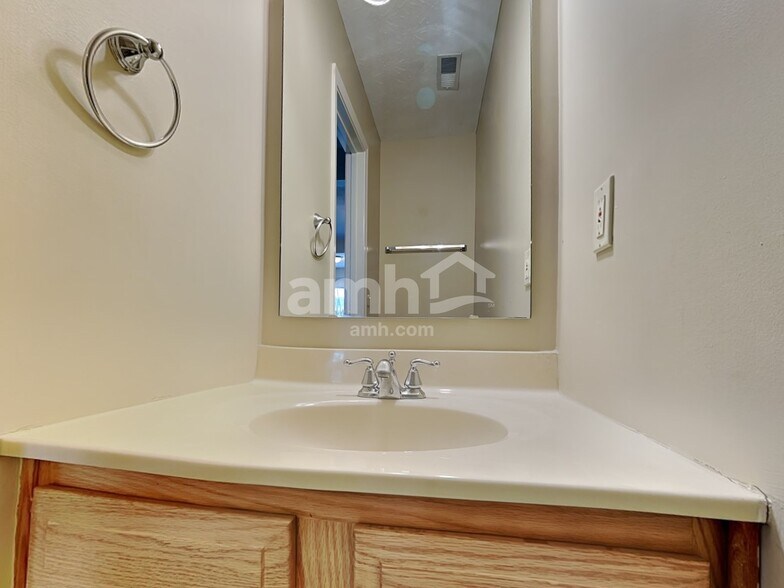 Building Photo - 6530 N Andover Way