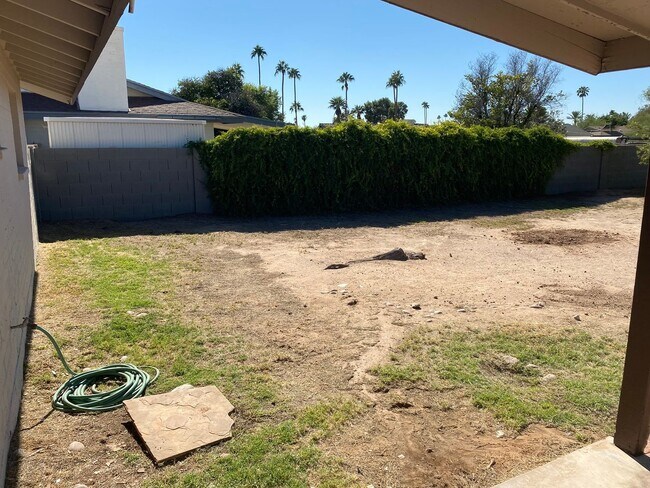 Building Photo - 3326 S Country Club Way