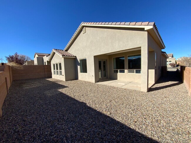 Building Photo - Recent Construction Luxury 4 Bedroom Home Available Near 528 / 550 in Rio Rancho!