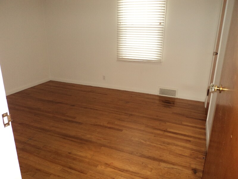 Building Photo - 1601 W Broadway