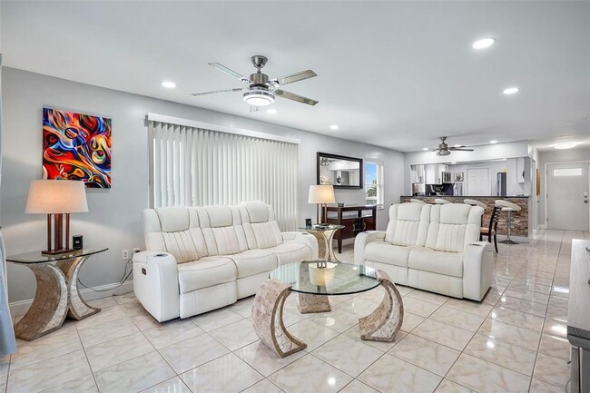 Building Photo - 1819 Shore Dr S