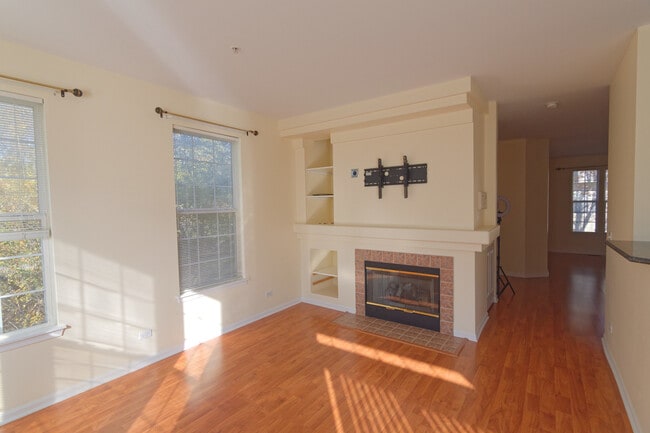 Building Photo - 2762 N Greenwood Ave