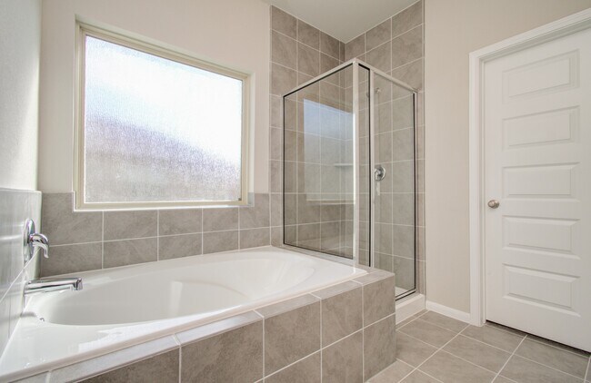 Building Photo - 8411 Beacon Bay Cir