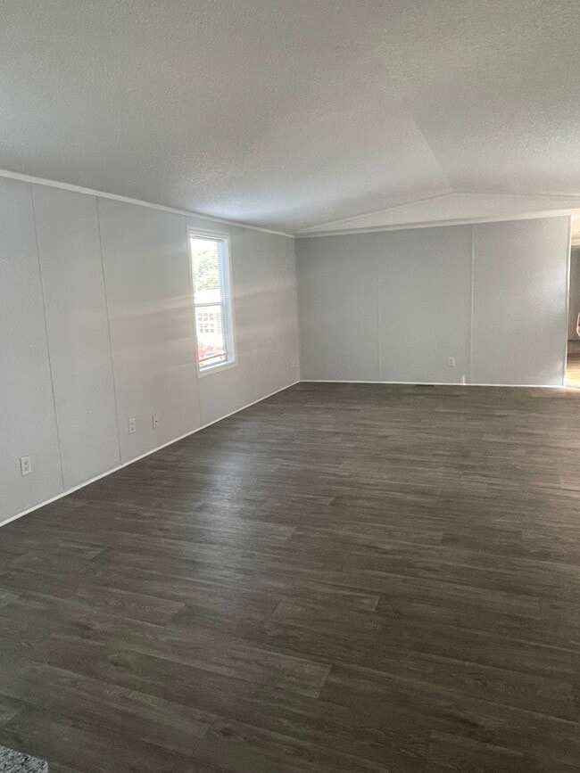 Building Photo - 5012 Shoreline Cir W