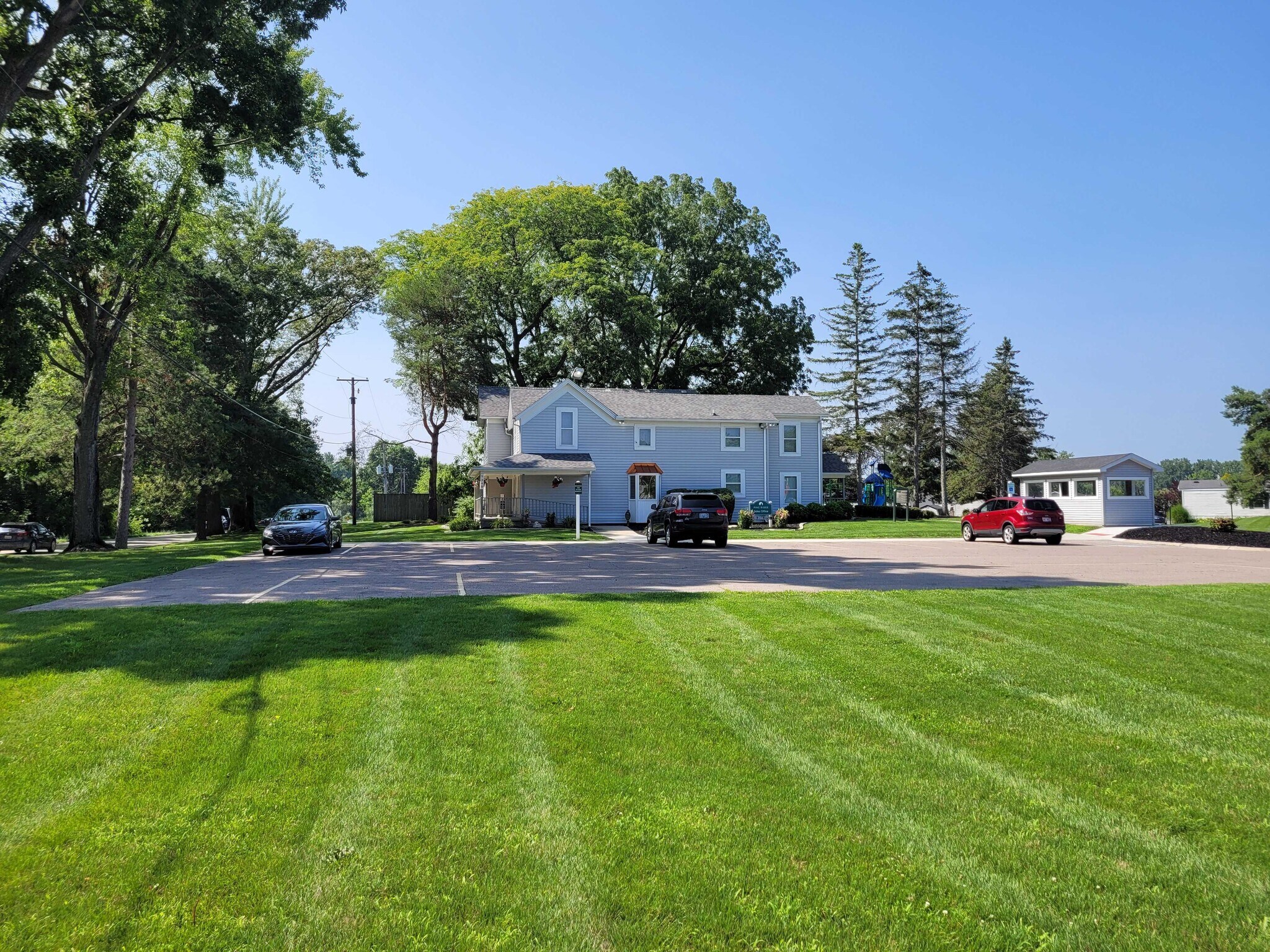 Building Photo - 9383 Evergreen Dr