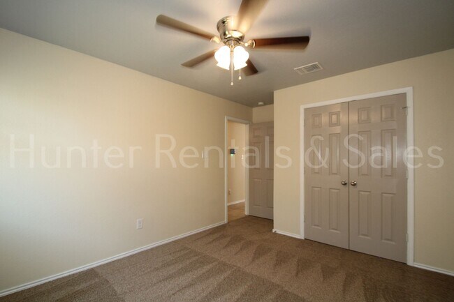 Building Photo - Your Dream Home Awaits on Raeburn Court!