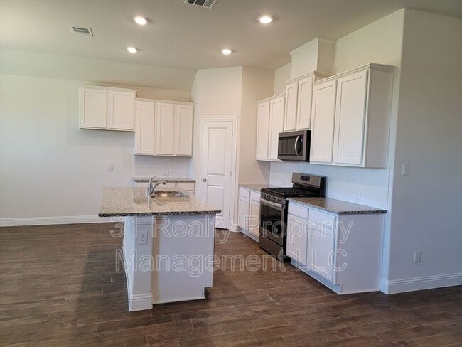 Building Photo - 6105 Cheshire St