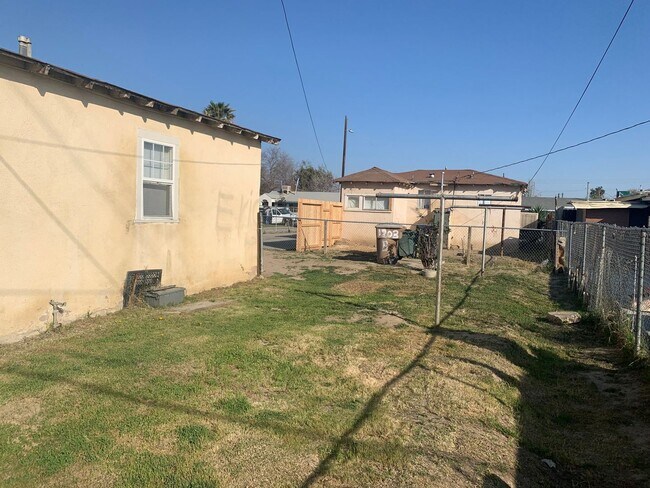 Building Photo - duplex