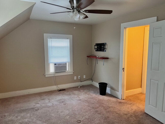 Building Photo - 103 Bowling Ln