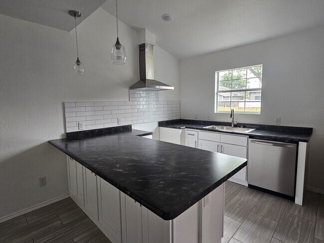 Building Photo - 923 McIlvaine