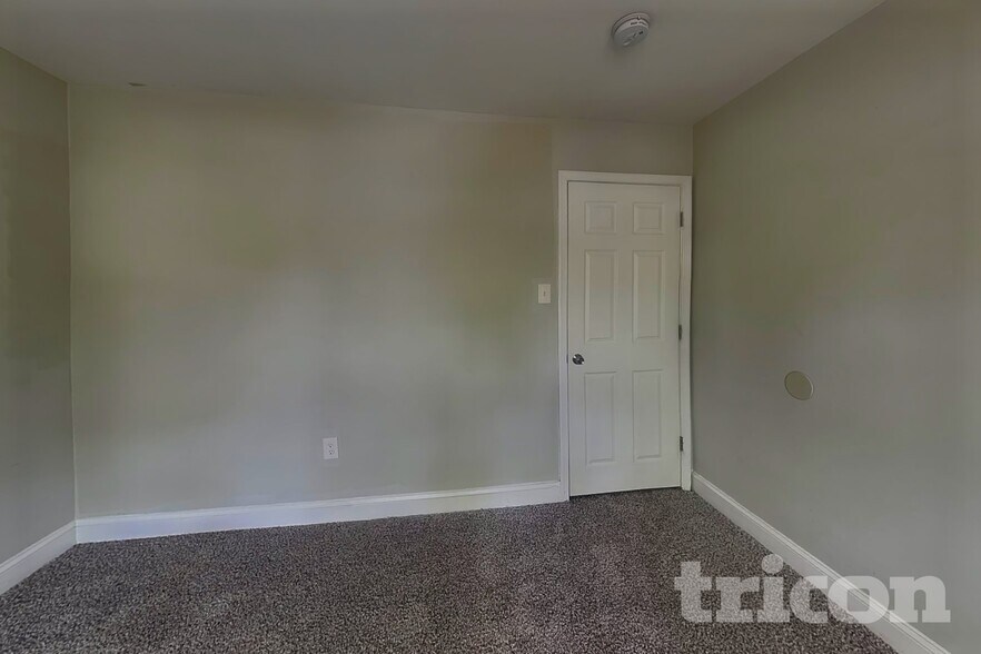 Building Photo - 1325 Farrara Dr