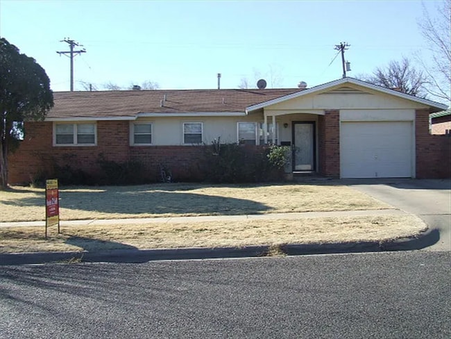 Primary Photo - 4201 Summit Cir