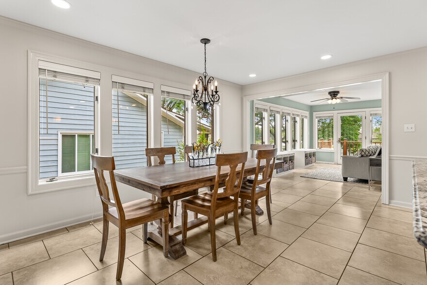 Building Photo - 9711 Pine Point Dr