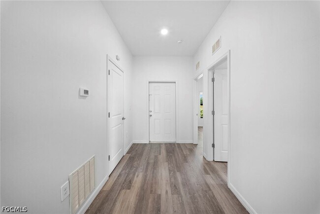 Building Photo - 26481 Sandhill Blvd