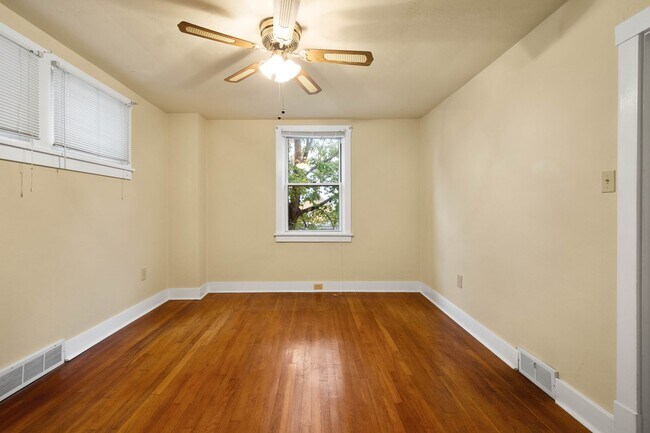 Building Photo - MOVE IN TODAY! Don't miss this FULLY RENOVATED 3-bedroom in BROOKLINE!