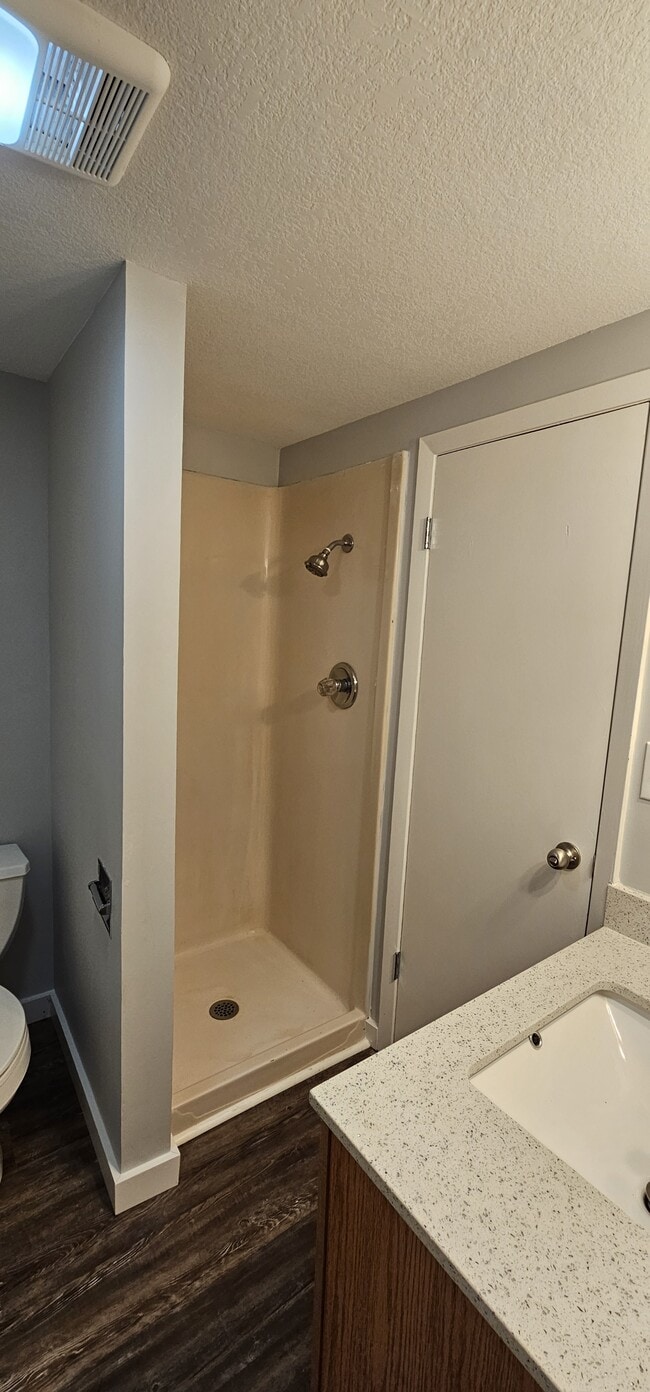 Building Photo - 884 E Greenway Ct
