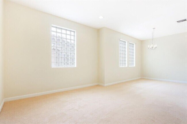 Building Photo - 690 Pacific Grove Dr