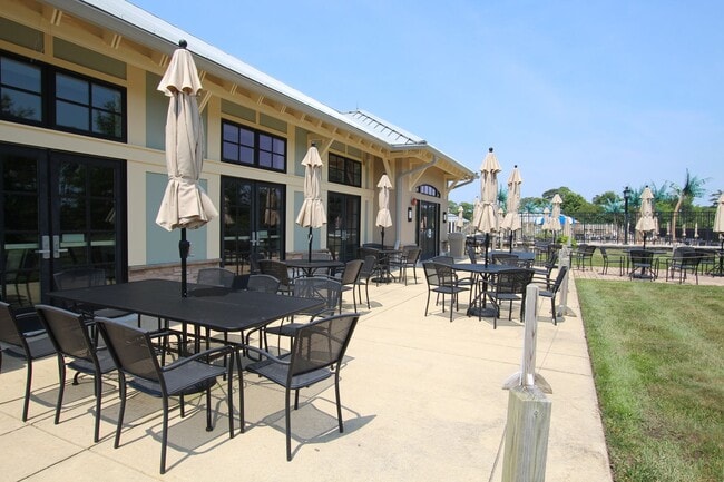 Building Photo - Beautiful Furnished Home Close to Bethany ...