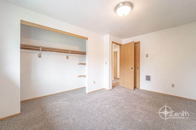 Building Photo - 106 W Beacon Hill Dr