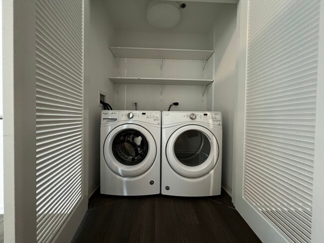 Building Photo - 223 E Grand Ave