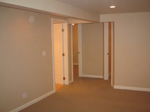Building Photo - 2 Bedroom Duplex Apartment near Green Lake!