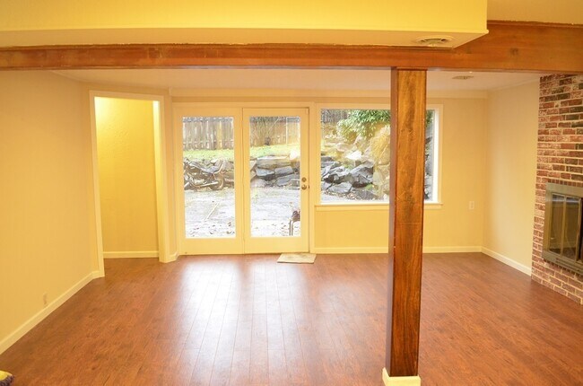 Building Photo - Updated 2-Story home with Day light basement. Big lot w/ RV & Boat parking