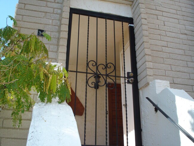 Building Photo - 6201 Escondido Dr